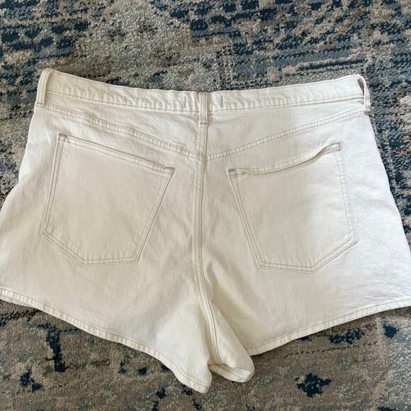Abercrombie & Fitch The 90s Relaxed Cutoff Short High Rise - Picture 3 of 4